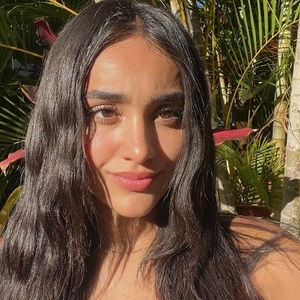 Meet your Posher, Naomi